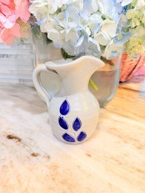 WILLIAMSBURG POTTERY SALT GLAZE STONEWARE PITCHER CREAMER